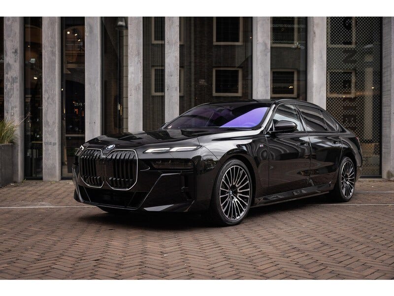BMW i7