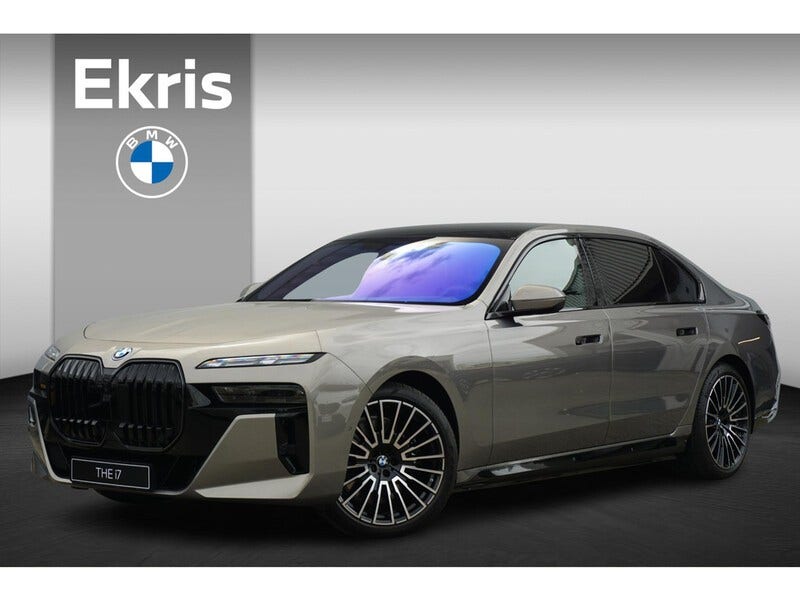 BMW i7