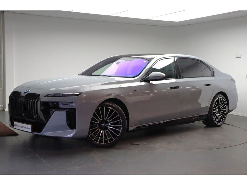 BMW i7